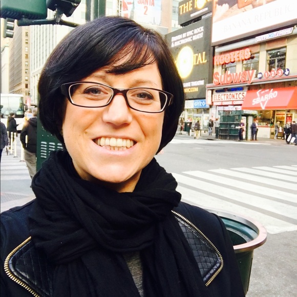 Meet your Posher, Elizabeth - Picture 2 of 5